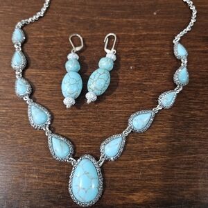 Beautiful Faux Turquoise necklace/earring Set